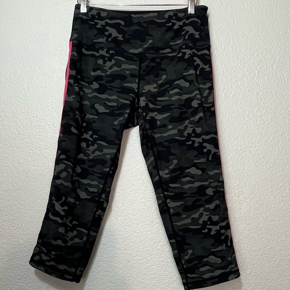 Ruby Ribbon Reversible Camo Cropped pants Capri Size L - Picture 3 of 9